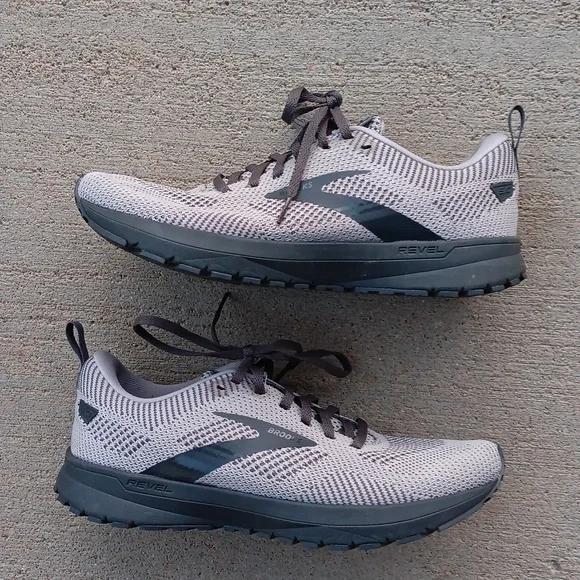Brooks Revel 5 Gray and Black Sneakers - Picture 4 of 8